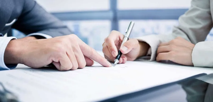 وکیل شکایت عدم انجام تعهد از سازنده