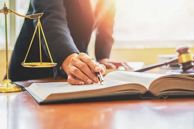 وکیل شکایت عدم انجام تعهد از سازنده